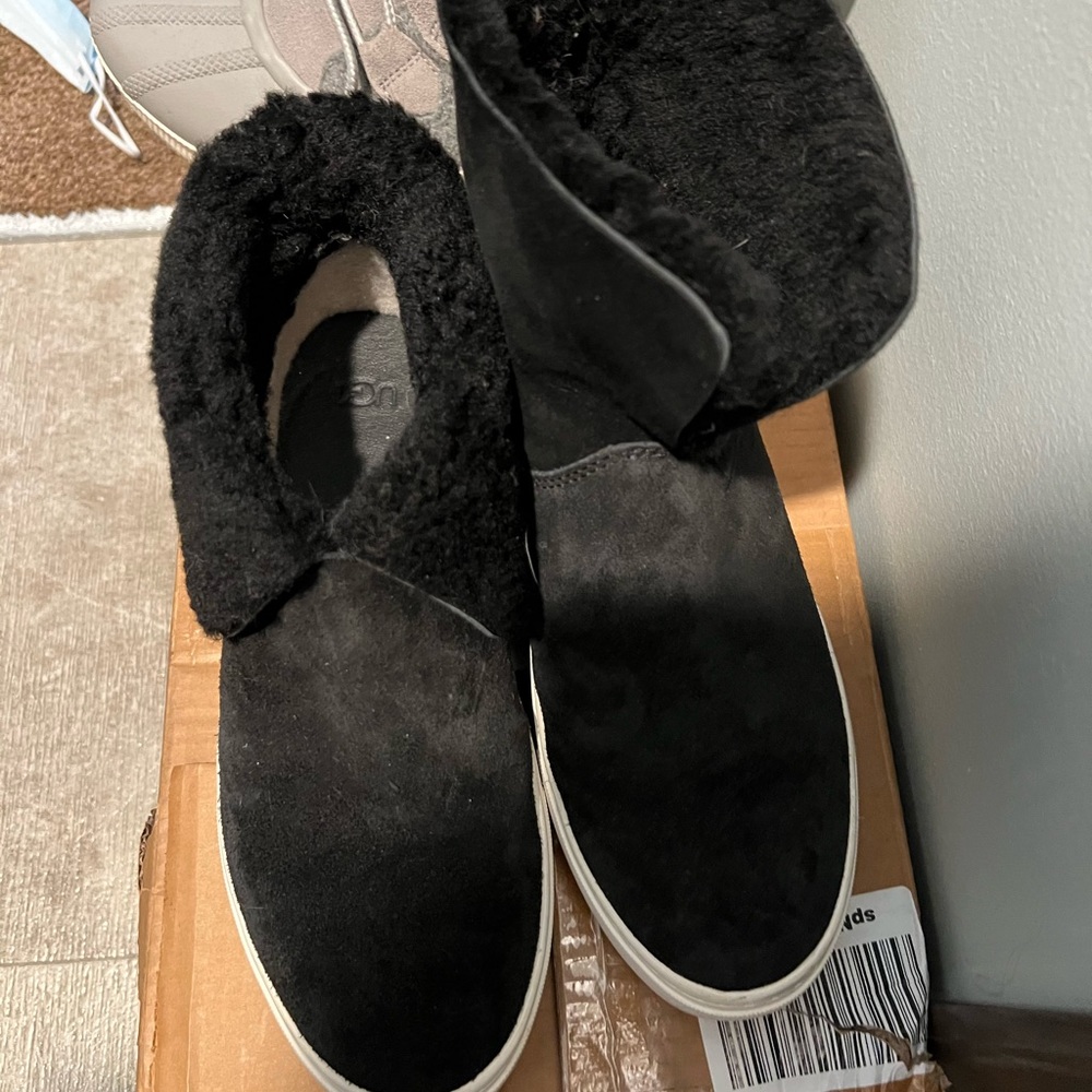 Black Short Ugg Boots